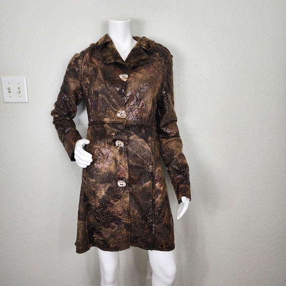 True Grit Jackets & Blazers - True Grit Mobwife Faux Fur Rose Embossed Coat Size M
